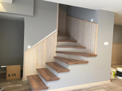 escaleras de madera con tarima flotante en Madrid